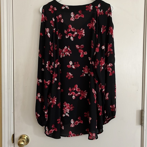 Roz & Ali Floral V-Neck Blouse w/Multi-Slit Chiffon Sleeves - Size 2X - Picture 9 of 10